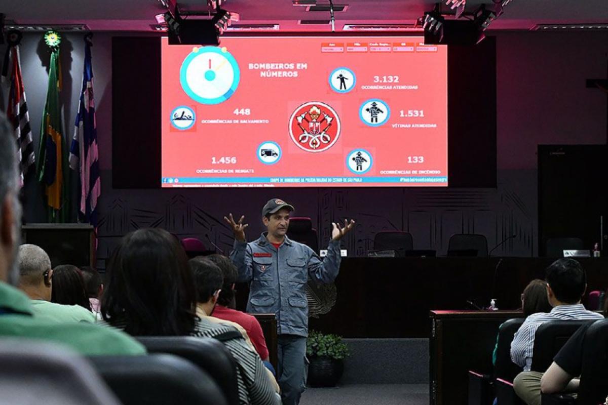 Curso ministrado pelo Corpo de Bombeiros ensinou técnicas de primeiros socorros e manobras de desengasgo para situações de emergência