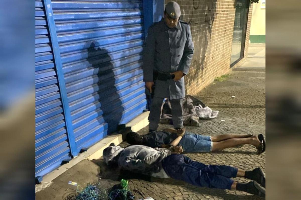 Dupla foi detida no quarteirão 6 da rua Rio Branco