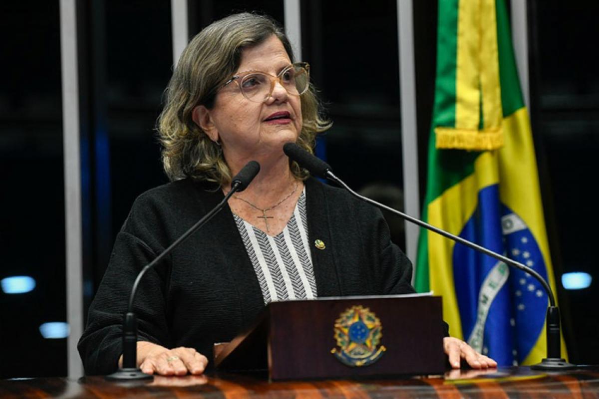 Maria Teresa Leitão de Melo é professora, pedagoga e sindicalista. Filiada ao PT, foi deputada estadual e atualmente é senadora.