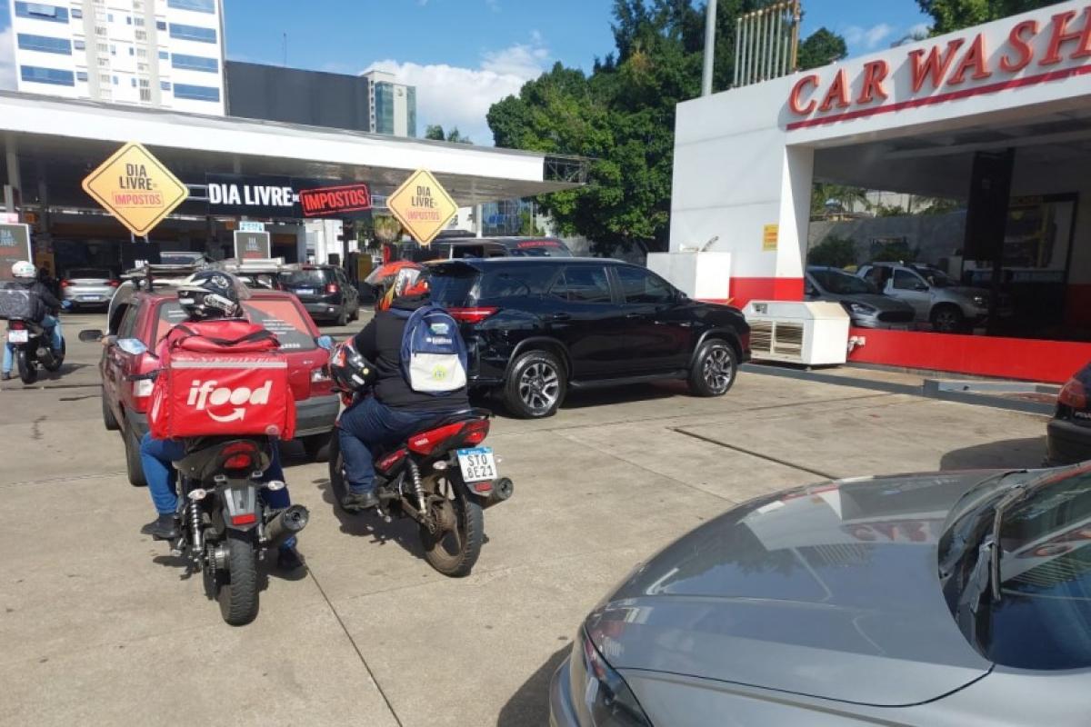 Ação da Rede Monteiro terá 50 mil litros de gasolina a R$ 4,24 em postos de Campinas e Sumaré; veja datas.