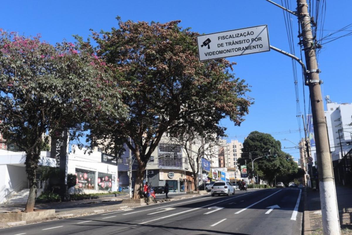 Cruzamento da avenida com Coronel Quirino terá fiscalização remota a partir da próxima segunda-feira.