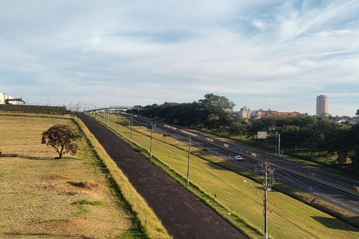 Céu de Franca visto da região Oeste, neste domingo