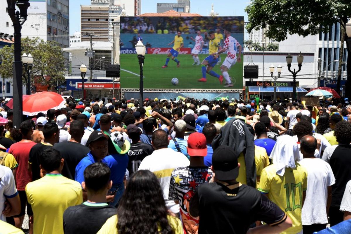 Vereadora do PT critica decisão de levar telão para a Praça Arautos da Paz e cobra coerência no discurso de revitalização do Centro.