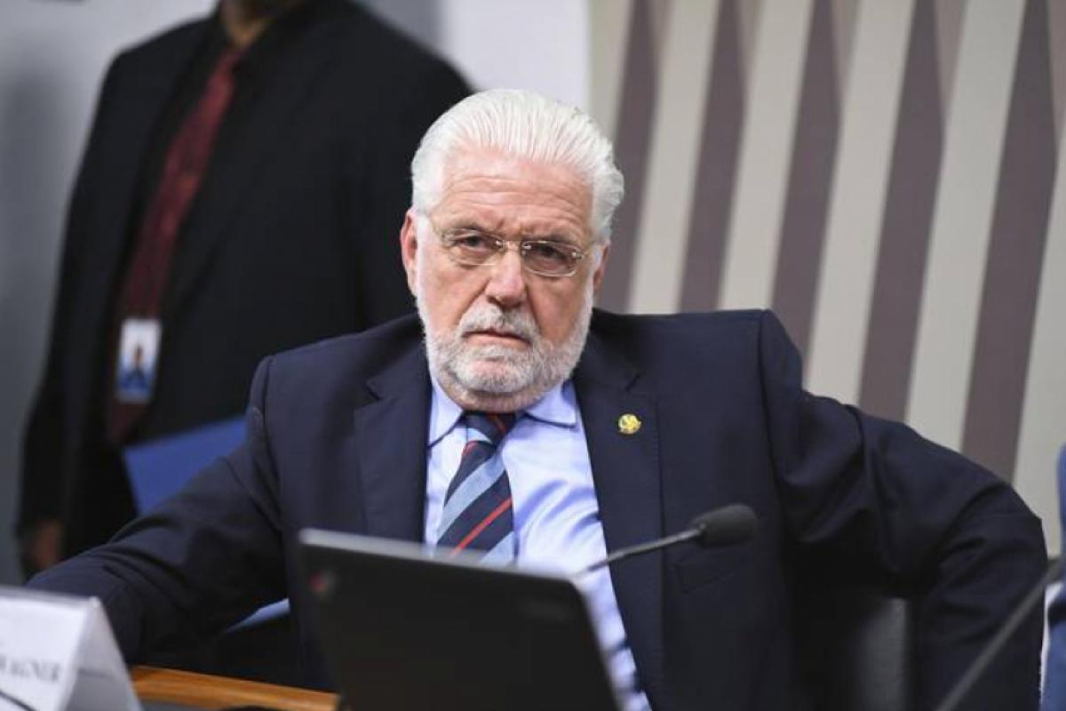 PF mira Jaques Wagner em operação sobre fraudes financeiras.