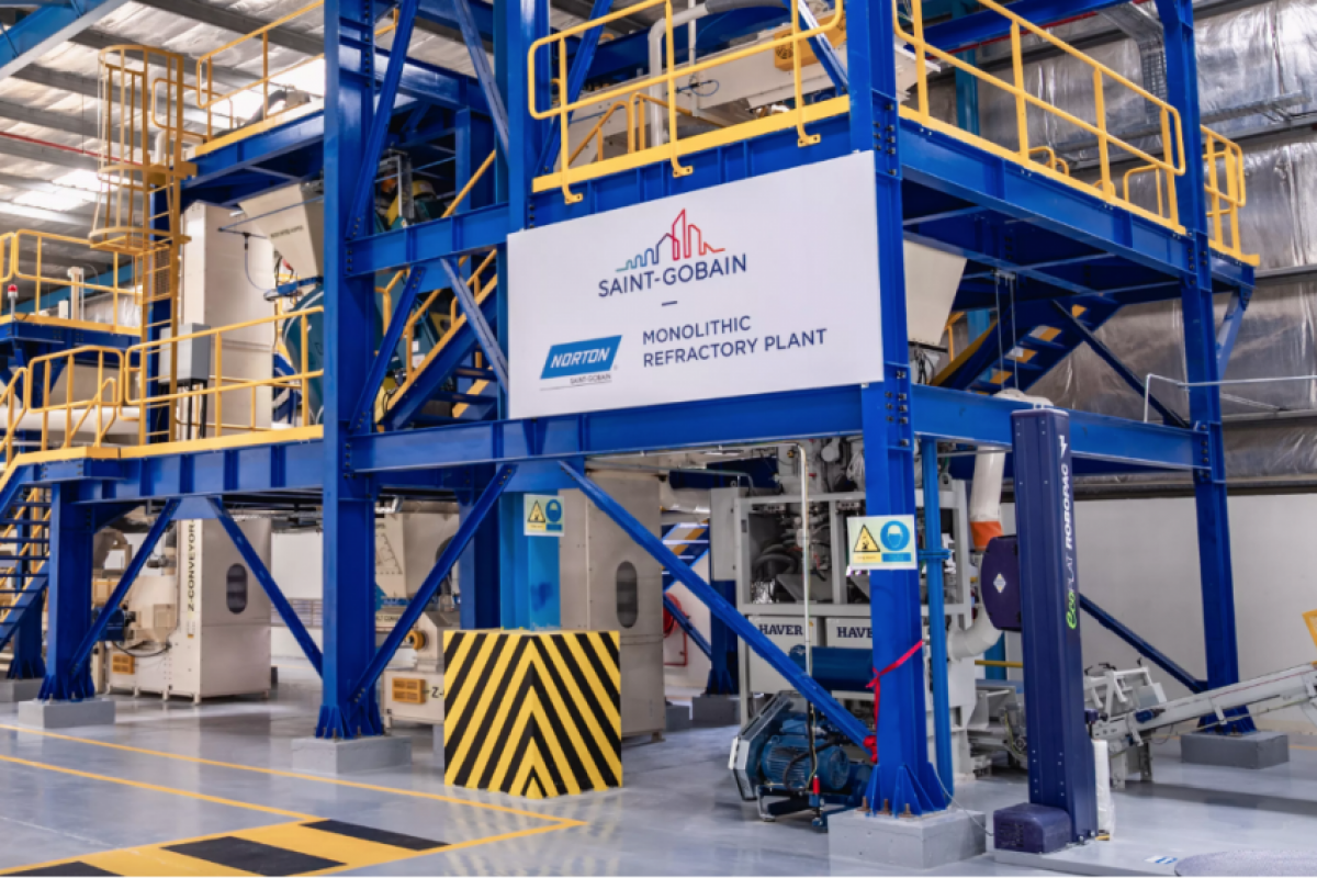 A Saint-Gobain mantém cerca de 9 mil funcionários no Brasil e continuará operando no país por meio de outras fábricas e centros de distribuição.