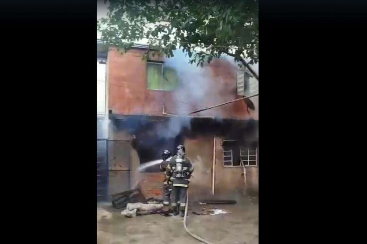 Uma residência pegou fogo no bairro Santa Gertrudes nesta sexta-feira (12)