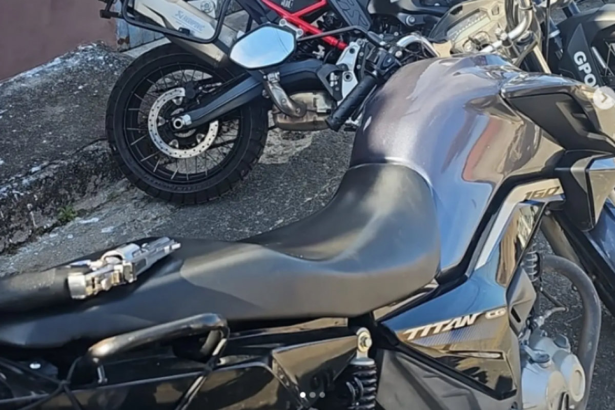 Motociclista fugiu de abordagem na John Boyd Dunlop, caiu no Jardim Lisa e conseguiu escapar a pé.