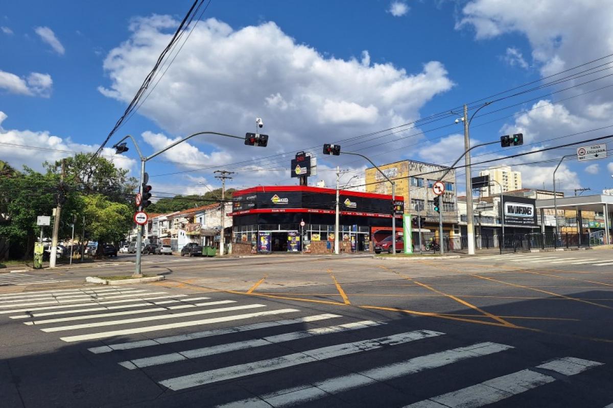 Uso irregular do corredor de ônibus lidera autuações; faixa do BRT concentra 98% das infrações na via da Vila Industrial.