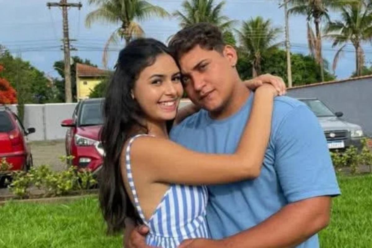 As vítimas foram identificadas como Kauã Tomas Cipriano, de 22 anos, e Layla, que estava na garupa da motocicleta.