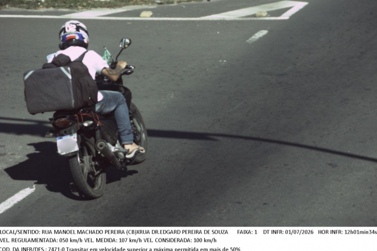 Equipamento vai fiscalizar velocidade, avanço de sinal vermelho e parada sobre faixa de pedestres na Rua Manoel Machado Pereira.