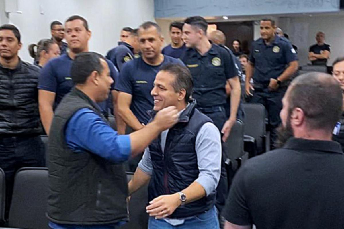 O prefeito Lucas Zanatta (PL), em evento com guardas civis