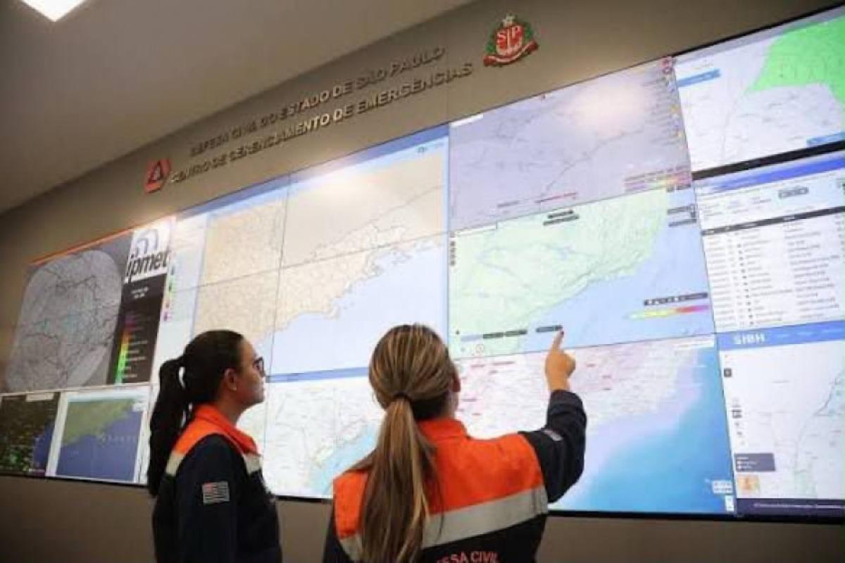 Centro de monitoramento da Defesa Civil Estadual