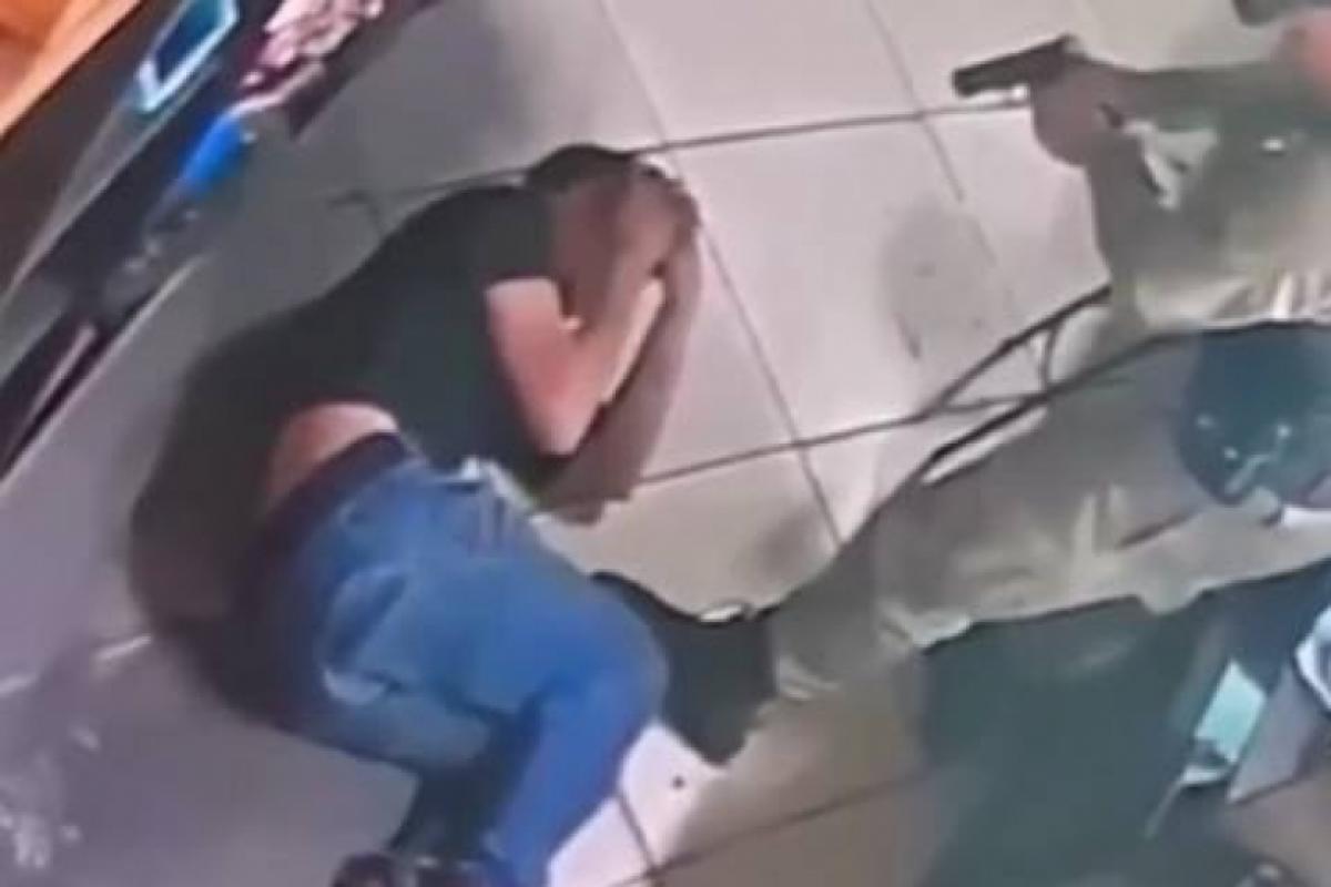 Caso foi filmado por câmeras de segurança