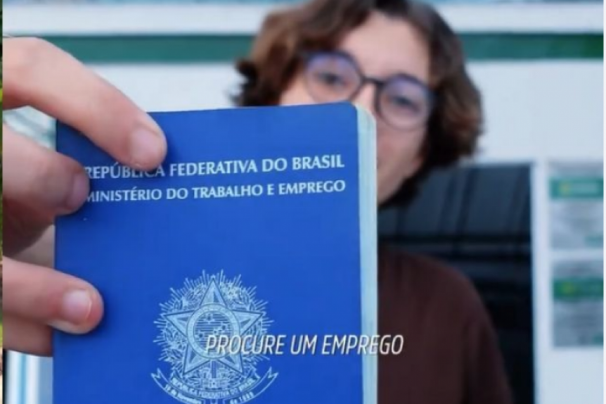 A campanha faz referência à gíria da internet e apresenta 440 vagas de trabalho com salários que variam de um salário mínimo a R$ 10 mil.
