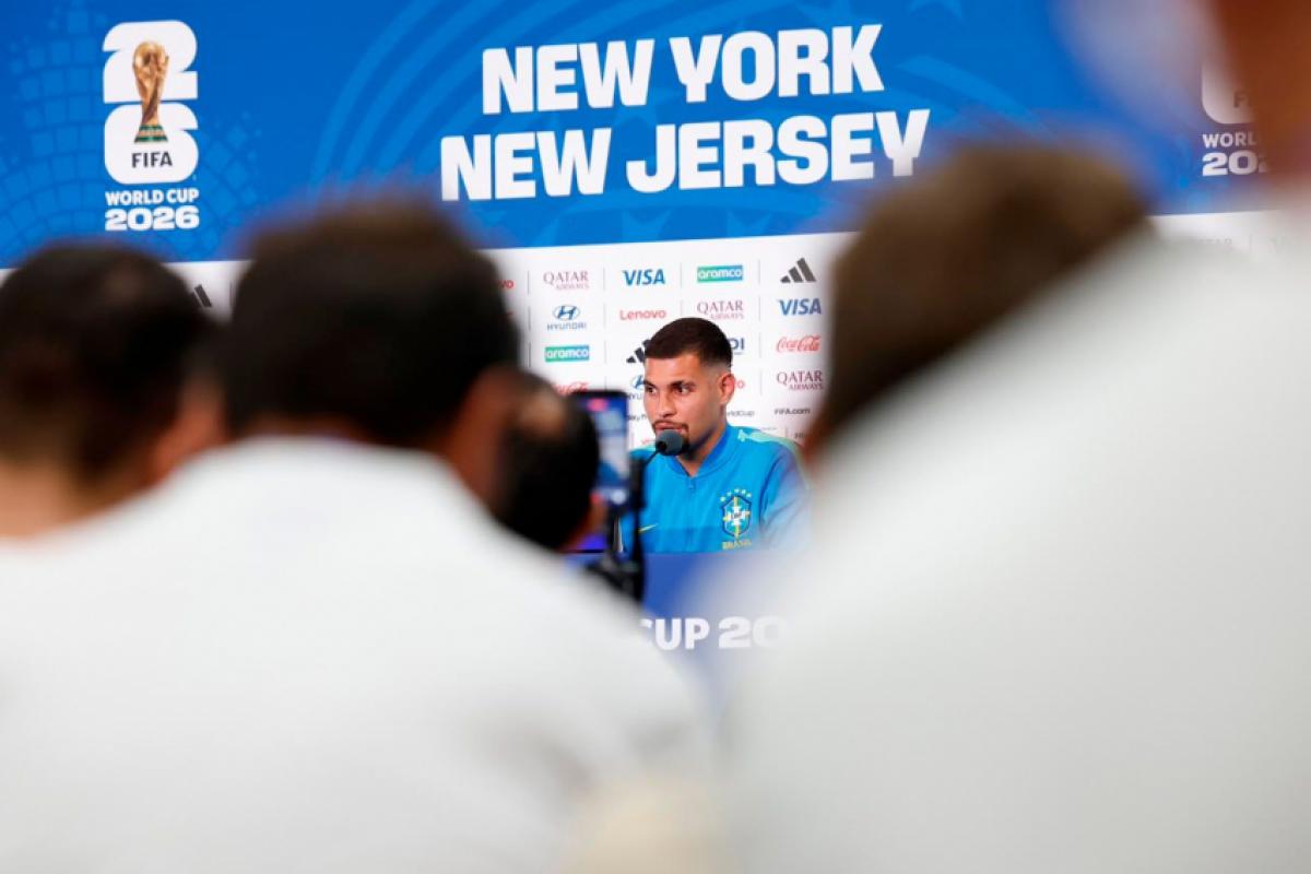 Bruno Guimarães concedeu entrevista coletiva na véspera do jogo contra a Noruega, pelas oitavas de final da Copa
