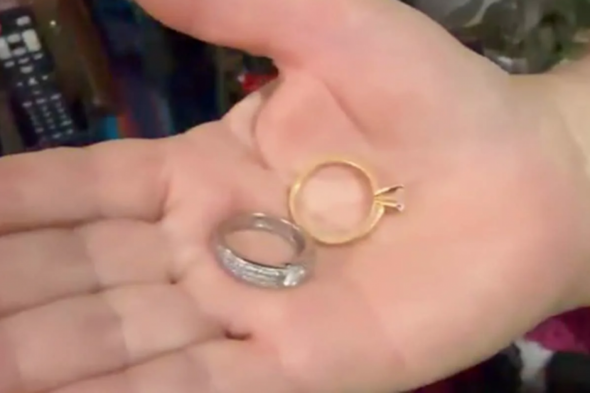Entre os itens levados estão um anel solitário de rubi e dois anéis de ouro com diamantes.