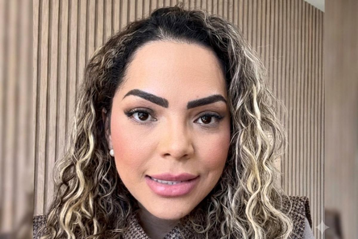 Suéllen fez anúncio em rede social