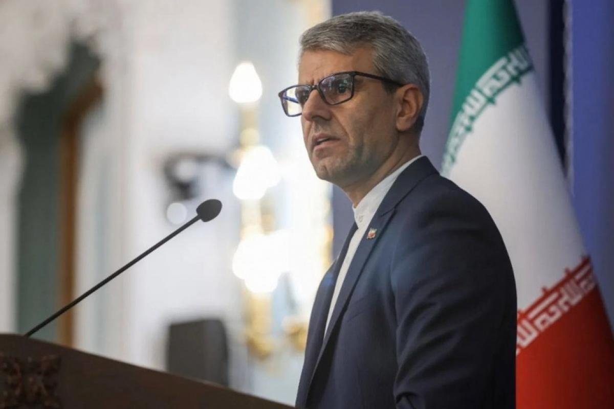 Após mais de uma semana de intensos ataques militares, Estados Unidos e Irã voltaram a sinalizar disposição para retomar o diálogo.