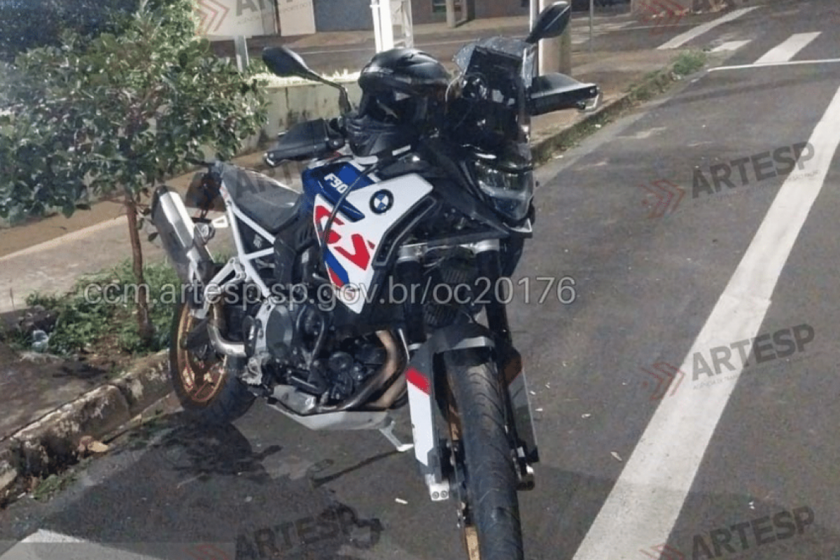 Moto foi recolhida pela Polícia Civil após ocorrência 