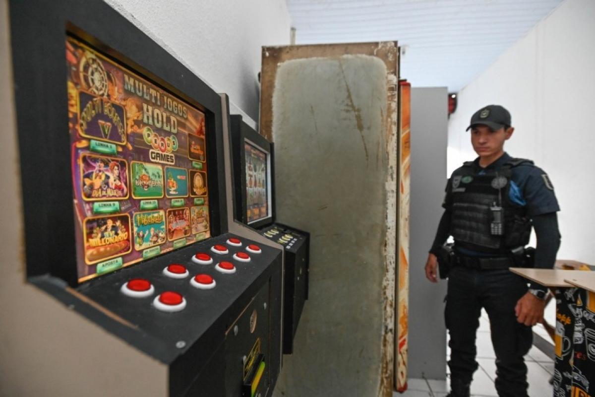 Operação de rotina resultou em interdição e multa de R$ 25,5 mil; imóvel na rua Costa Aguiar tinha 34 quartos e apenas dois banheiros, sem nenhuma condição de segurança