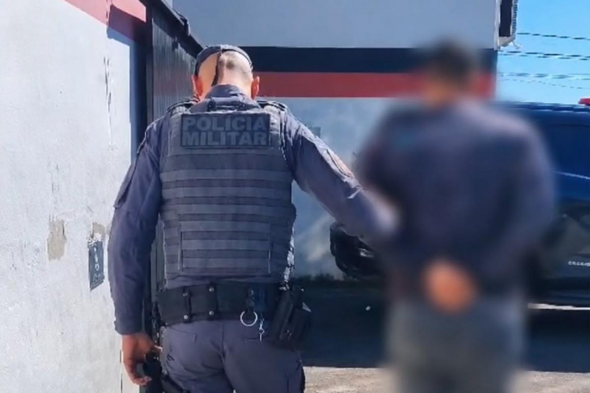Homem foi localizado no Parque Santa Bárbara durante patrulhamento e tinha mandado de prisão em aberto.