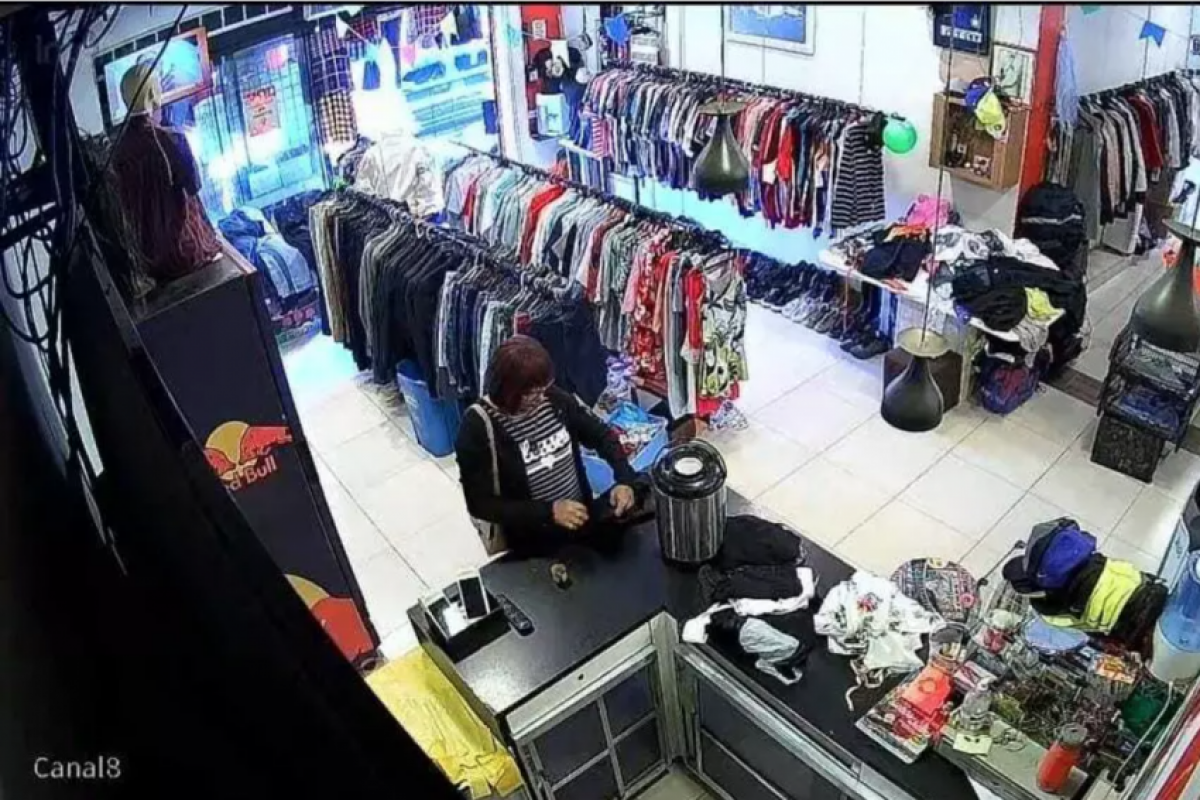 O comerciante reconheceu o homem ao vê-lo novamente no local e acionou a Polícia Militar.
