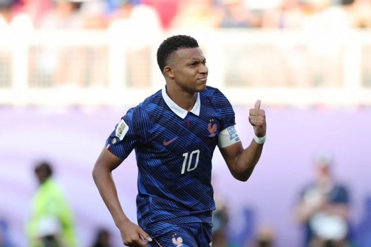 Mbappé respondeu no X que a senadora é 'indigna do cargo que ocupa'