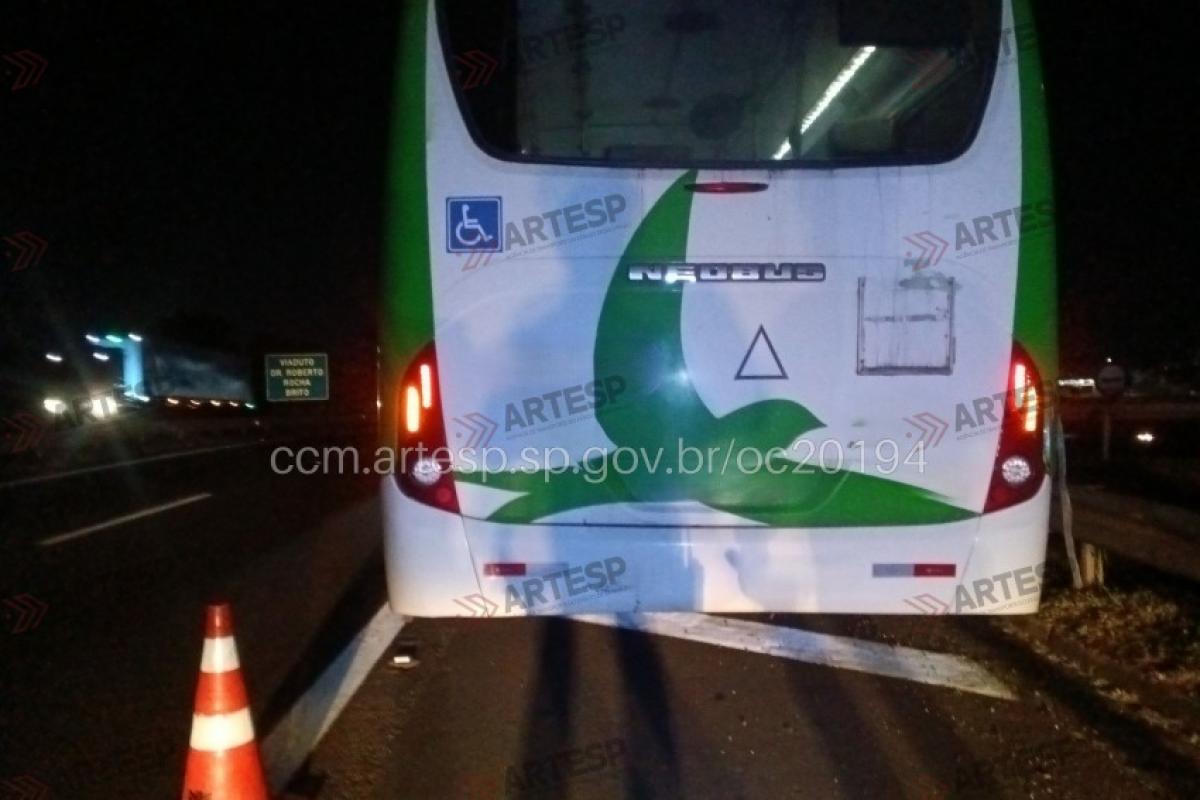 Veículos bateram lateralmente no km 114 da SP-340; duas pessoas saíram ilesas e não houve congestionamento.