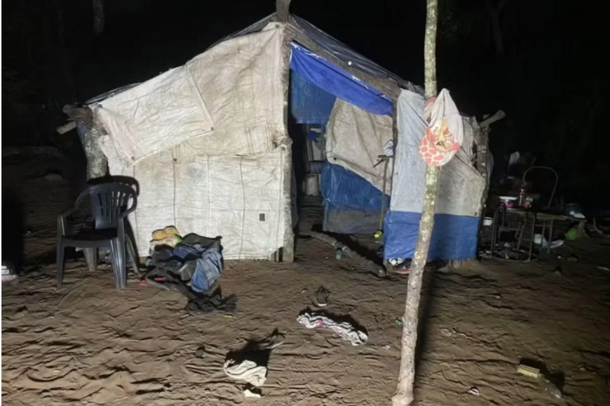 Segundo a Polícia Civil, o suspeito invadiu o imóvel para se vingar do pai do bebê.