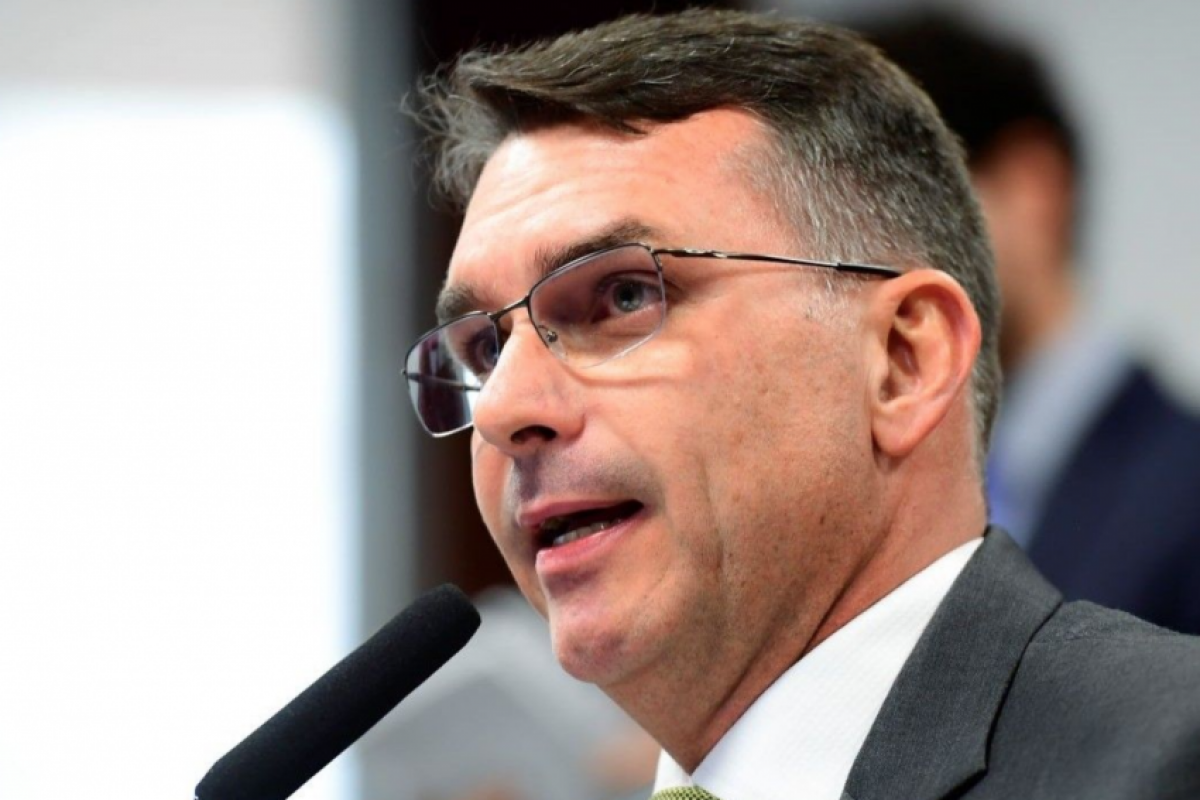 Flávio aparece no sistema eleitoral como filiado ao partido de Renan Santos.