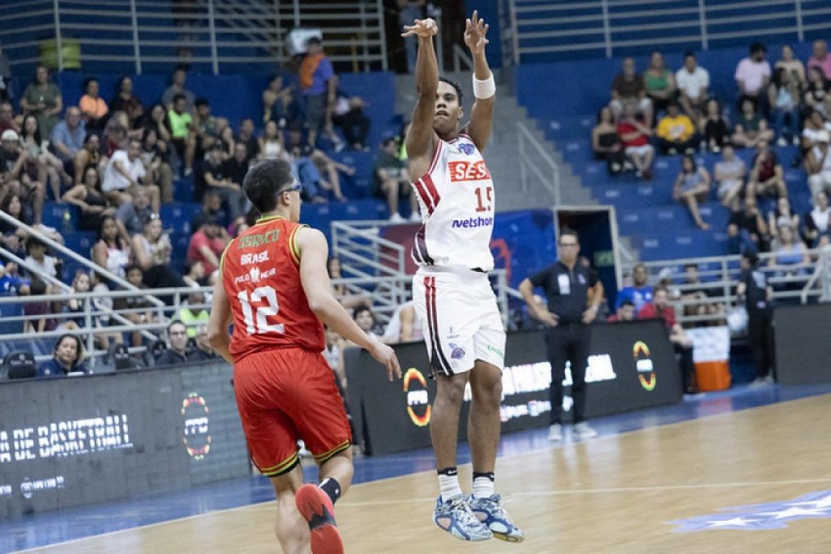 Vithor Dornelles, durante partida conta o Osasco pelo Paulista, no 'Pedrocão'