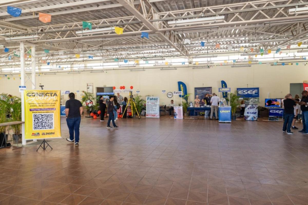 Durante a feira, os participantes poderão conversar com representantes de universidades, faculdades e escolas técnicas