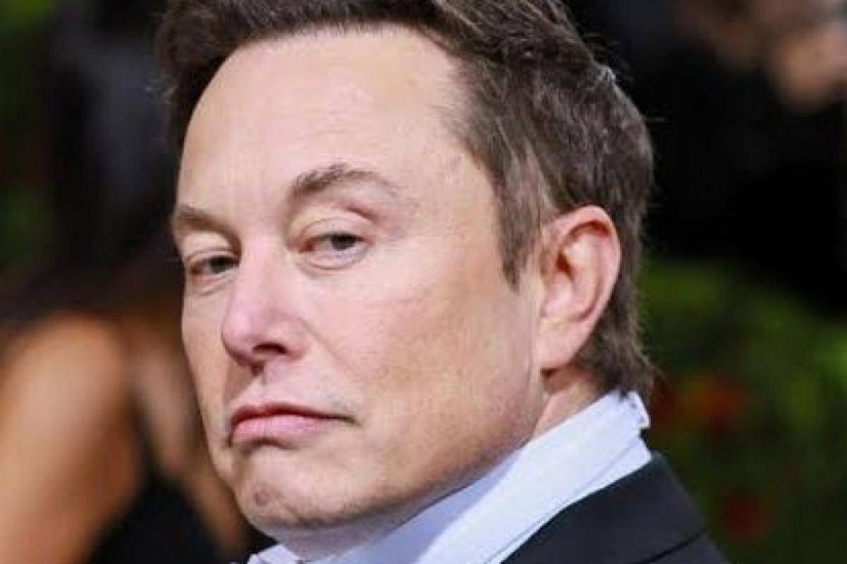 Sua riqueza aumentou após a abertura de capital da SpaceX, empresa de foguetes e satélites.
