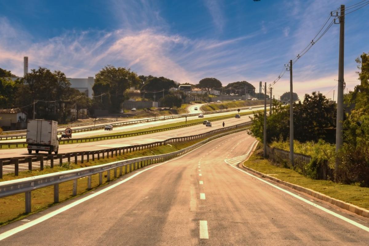 Rota das Bandeiras libera 2 km de pista marginal da Zeferino Vaz e fecha definitivamente o antigo acesso ao Real Parque pelo km 116.