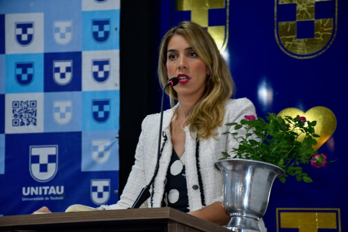 Professora Isabela de Castro Franco Morais 