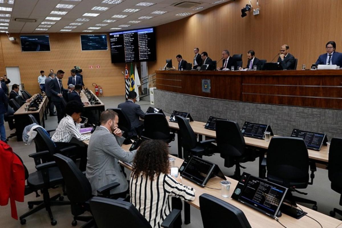 Vereadores analisam nesta segunda proibição de animais como brindes e criação de política municipal para diversidade sexual e de gênero.