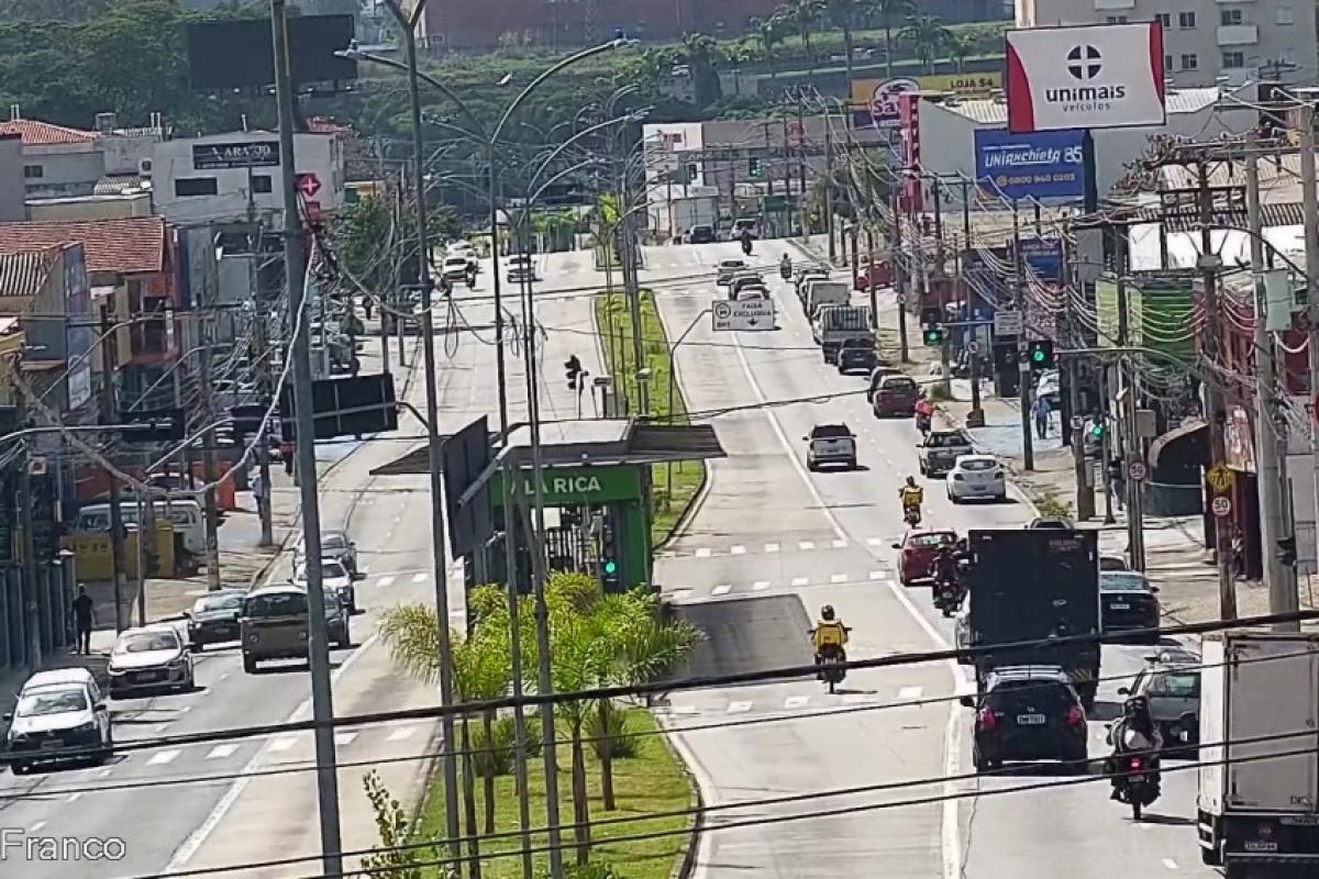 Moraes Salles teve 7,8 mil registros e lidera fiscalização por câmeras; invasão de corredores de ônibus também está entre principais infrações.