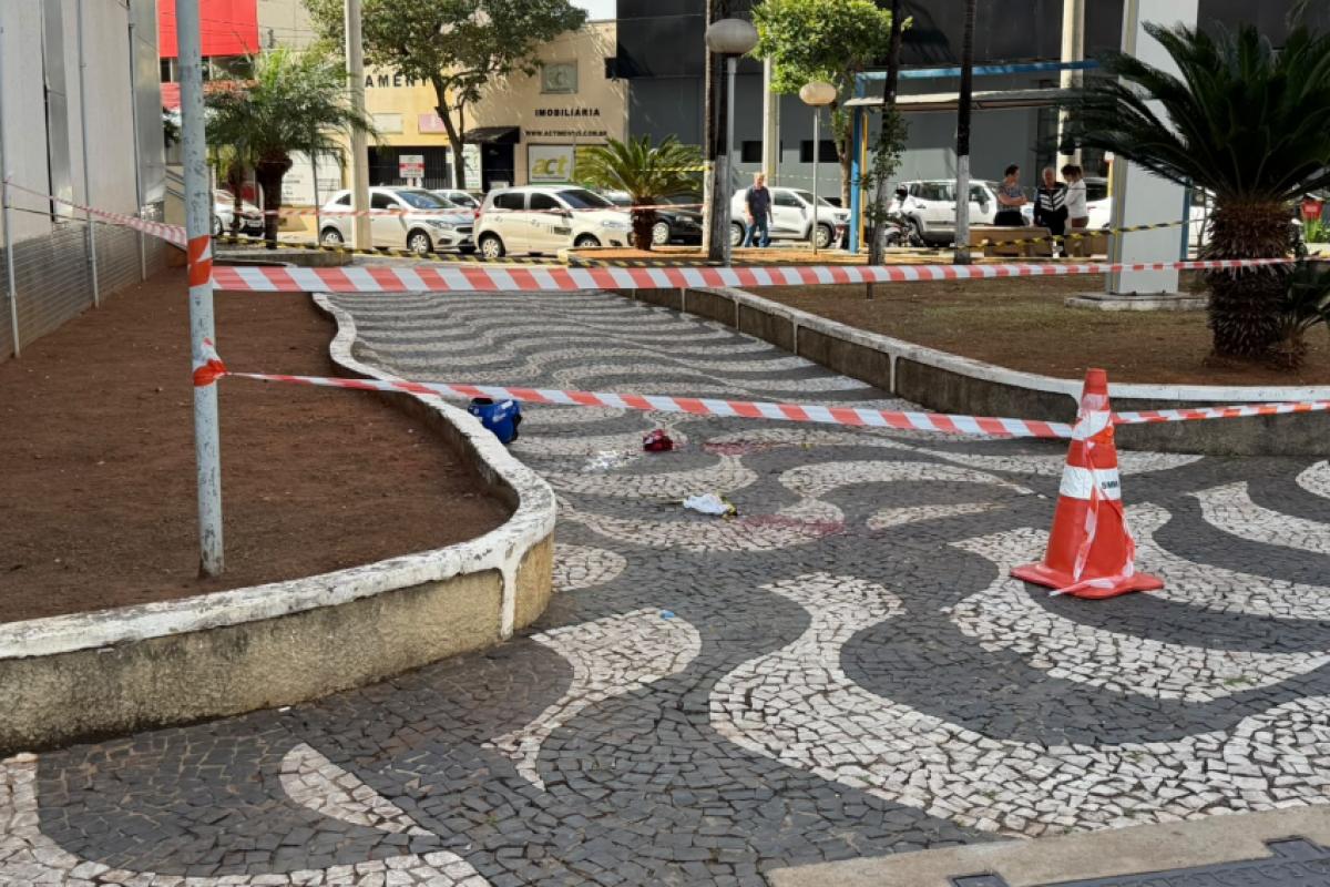 Área onde vítima foi baleada foi isolada para trabalho da perícia