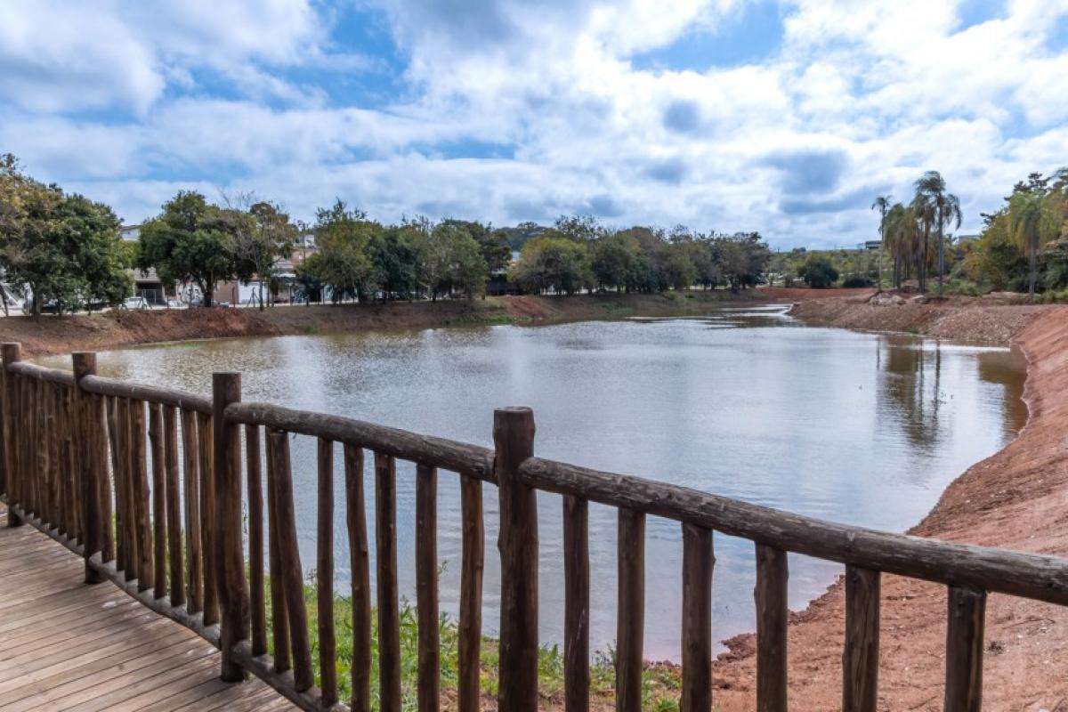 Lago passou por desassoreamento e limpeza