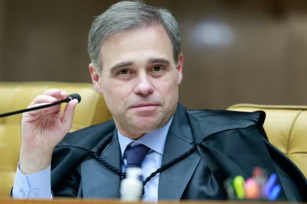 Mendonça determinou que a apuração busque identificar pessoas que tinham o dever de preservar o sigilo das informações.