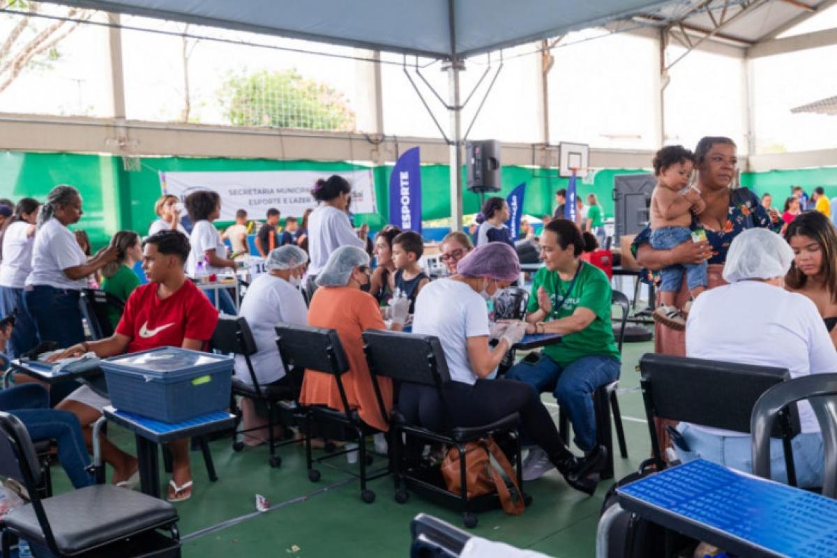Ação ofereceu atendimentos de emprego, saúde, cidadania e beleza aos moradores da região