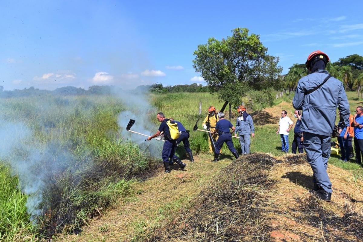Risco sobe gradualmente e chega ao nível de emergência no sábado e domingo; Defesa Civil reforça orientação contra uso do fogo.
