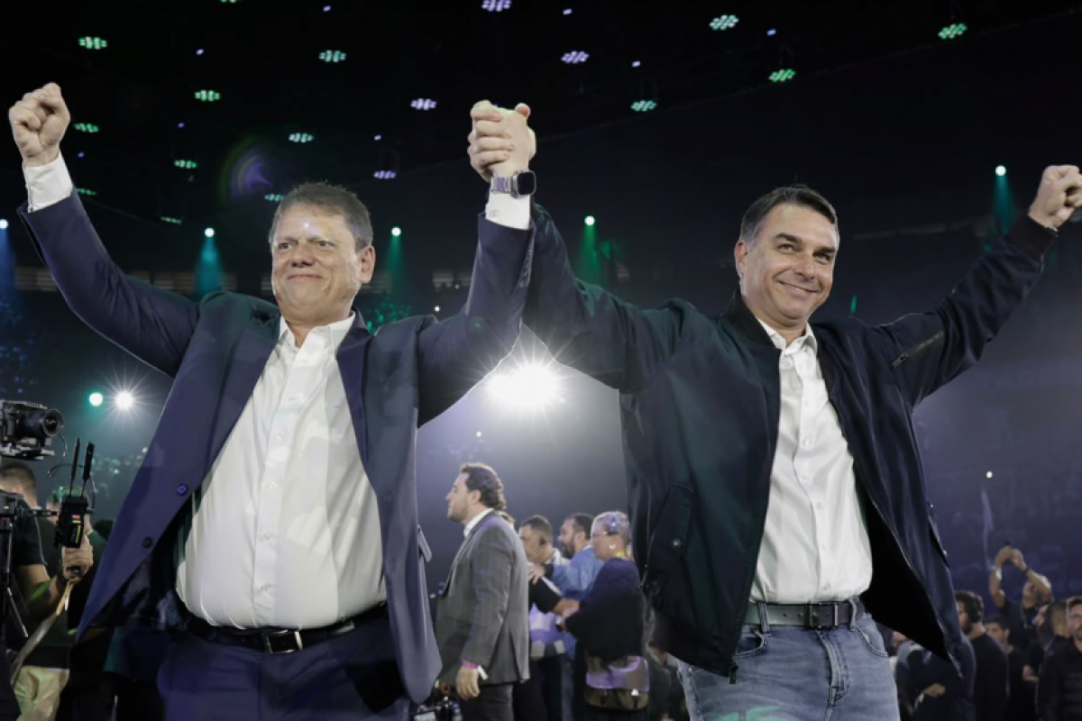 Tarcísio faltou à primeira agenda de Flávio na capital paulista, em 20 de agosto, mas os dois participaram de compromissos no interior de São Paulo no fim de semana. 