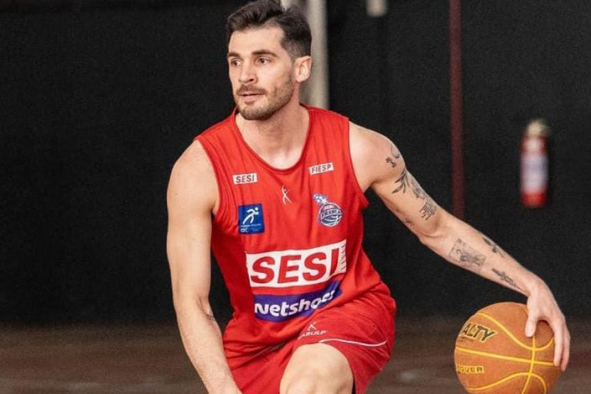 Parodi treinando pelo Franca Basquete; estreia deve acontecer fora de casa