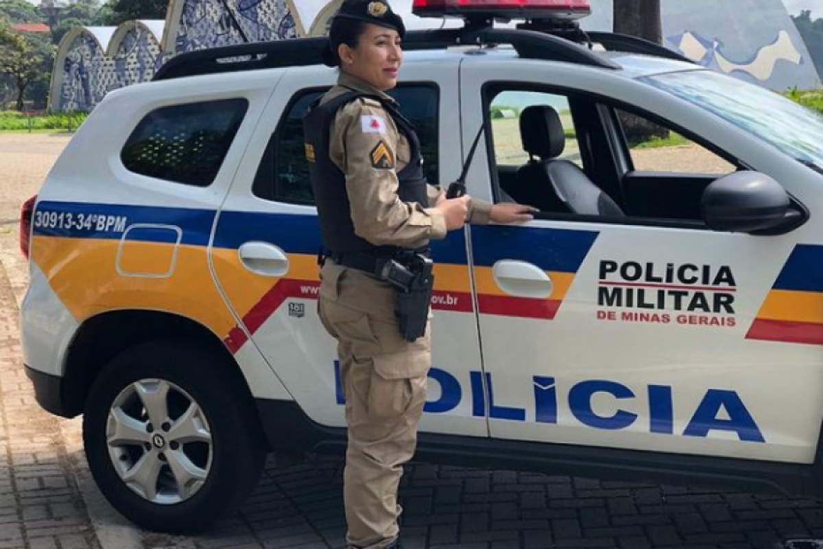 Segundo a Polícia Militar, agentes foram chamados após denúncias sobre o fedor vindo da residência.