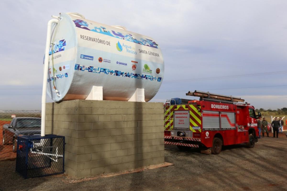 O equipamento tem capacidade para armazenar 20 mil litros e será utilizado pelo Corpo de Bombeiros e pela Brigada de Combate a Incêndio da mata durante ocorrências na região.