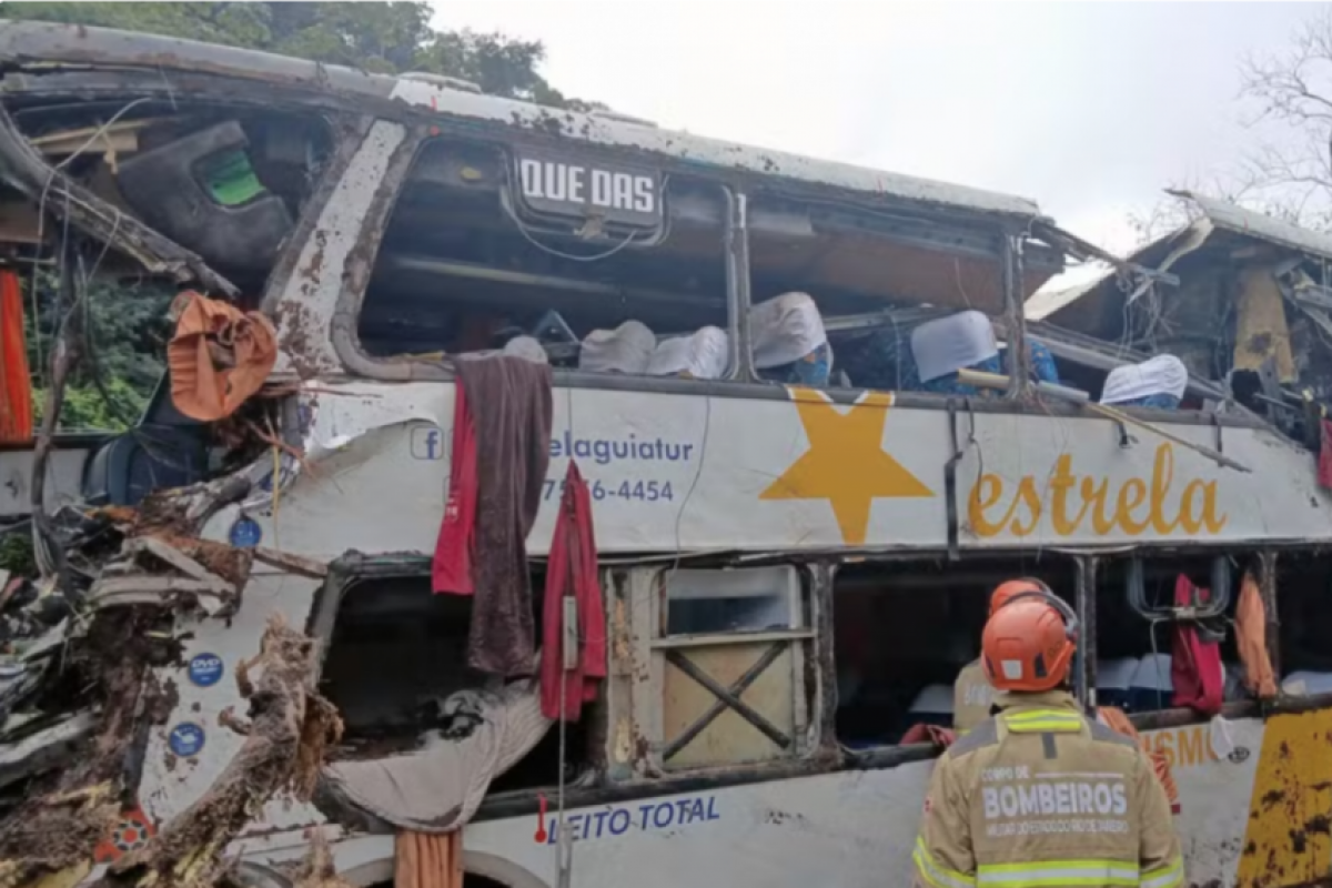 O acidente aconteceu no km 91 da BR-040, que liga Brasília ao Rio de Janeiro, passando por Goiás e Minas Gerais.