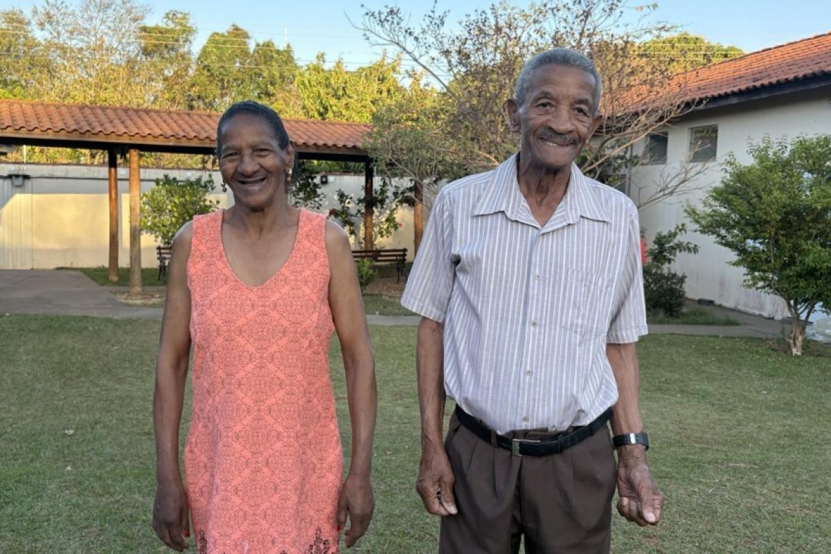 Maria do Carmo e Benedito Albino juntos no Lar de Idosos Eurípedes Barsanulfo, em Franca