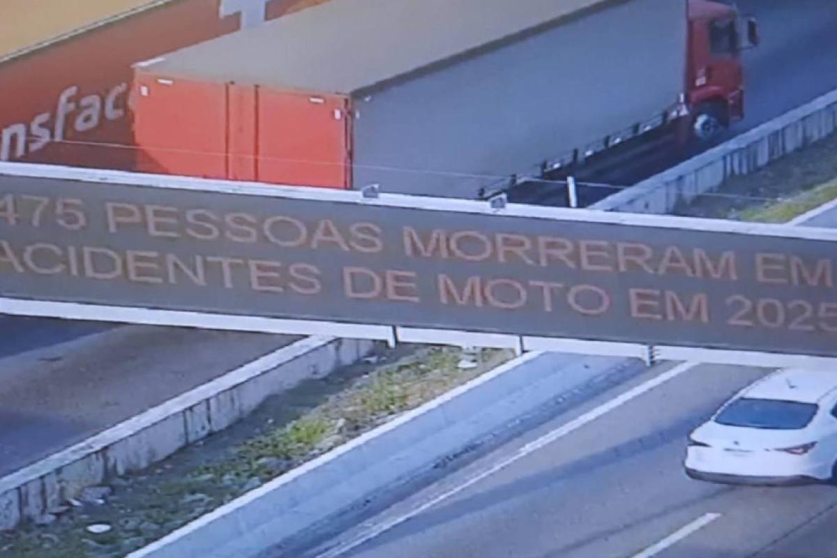 O prefeito Ricardo Nunes (MDB) mandou instalar mais de dois mil letreiros sobre mortes no trânsito em SP
