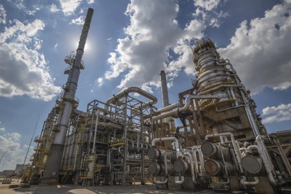 Refinaria produziu 12,8 milhões de m³ de derivados no primeiro semestre, alta de 12,9% em um ano; diesel puxou o resultado.